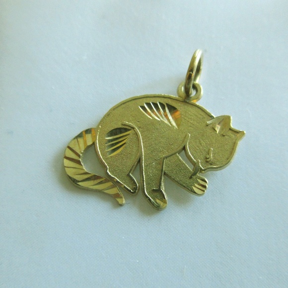 Vintage 10k gold Jewelry - 10k gold kitty cat charm pendant 10kt